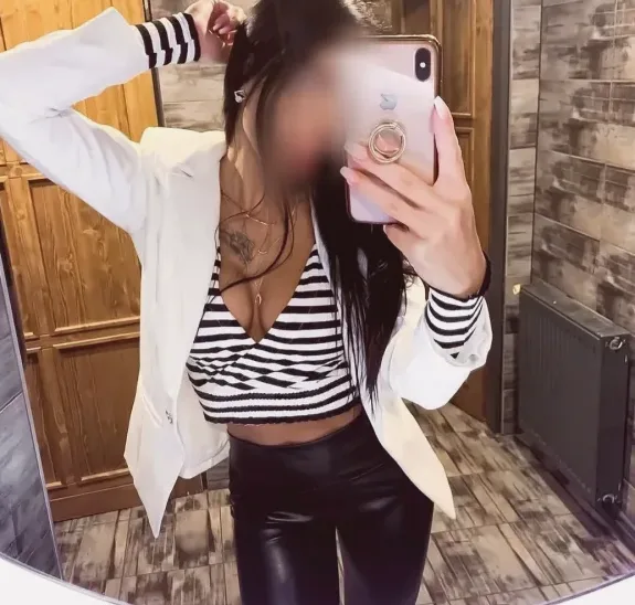 Cara, 34