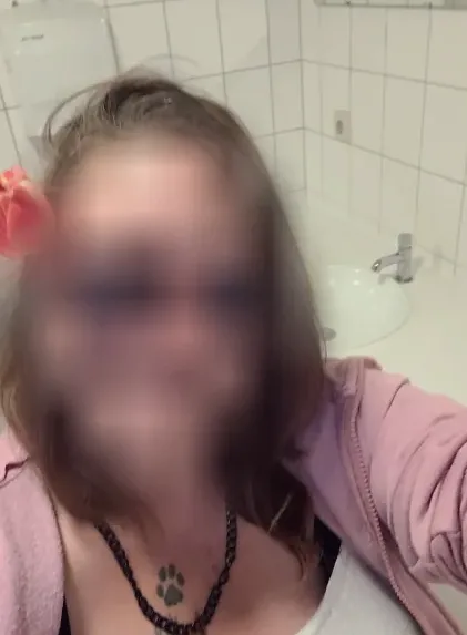 Josephine, 33