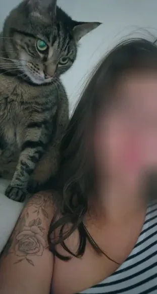 Kira, 28