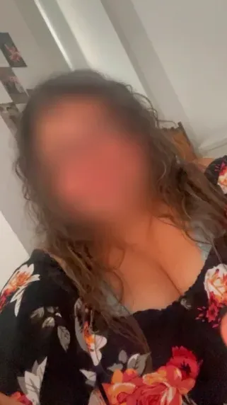 Sandra, 33