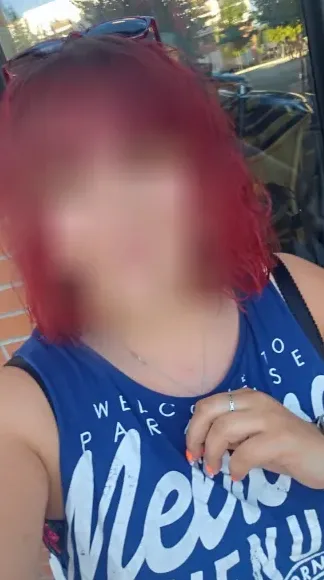 Sandra, 28